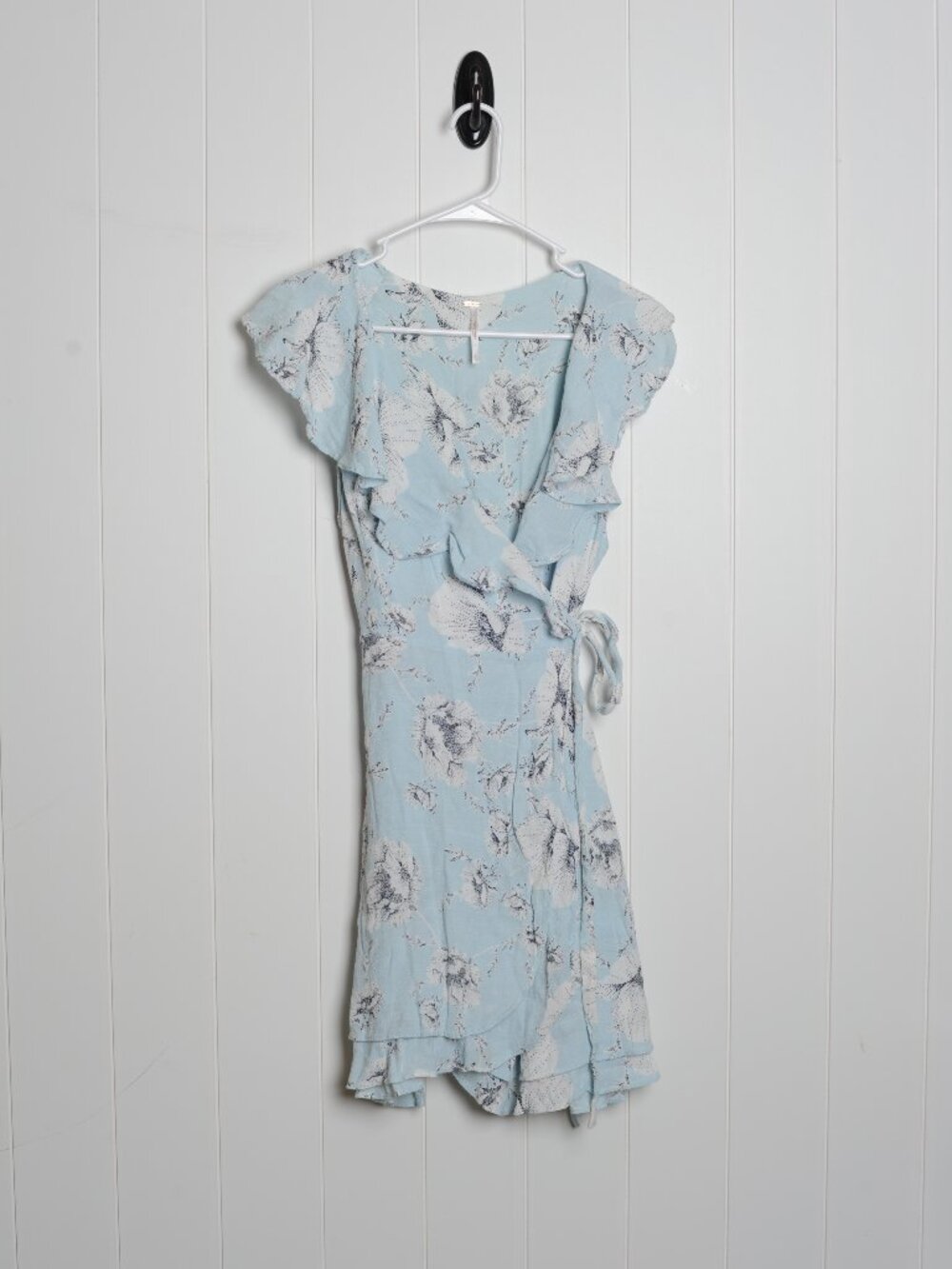 Free People Women's Blue Floral Ruffle Tie dress Size L.